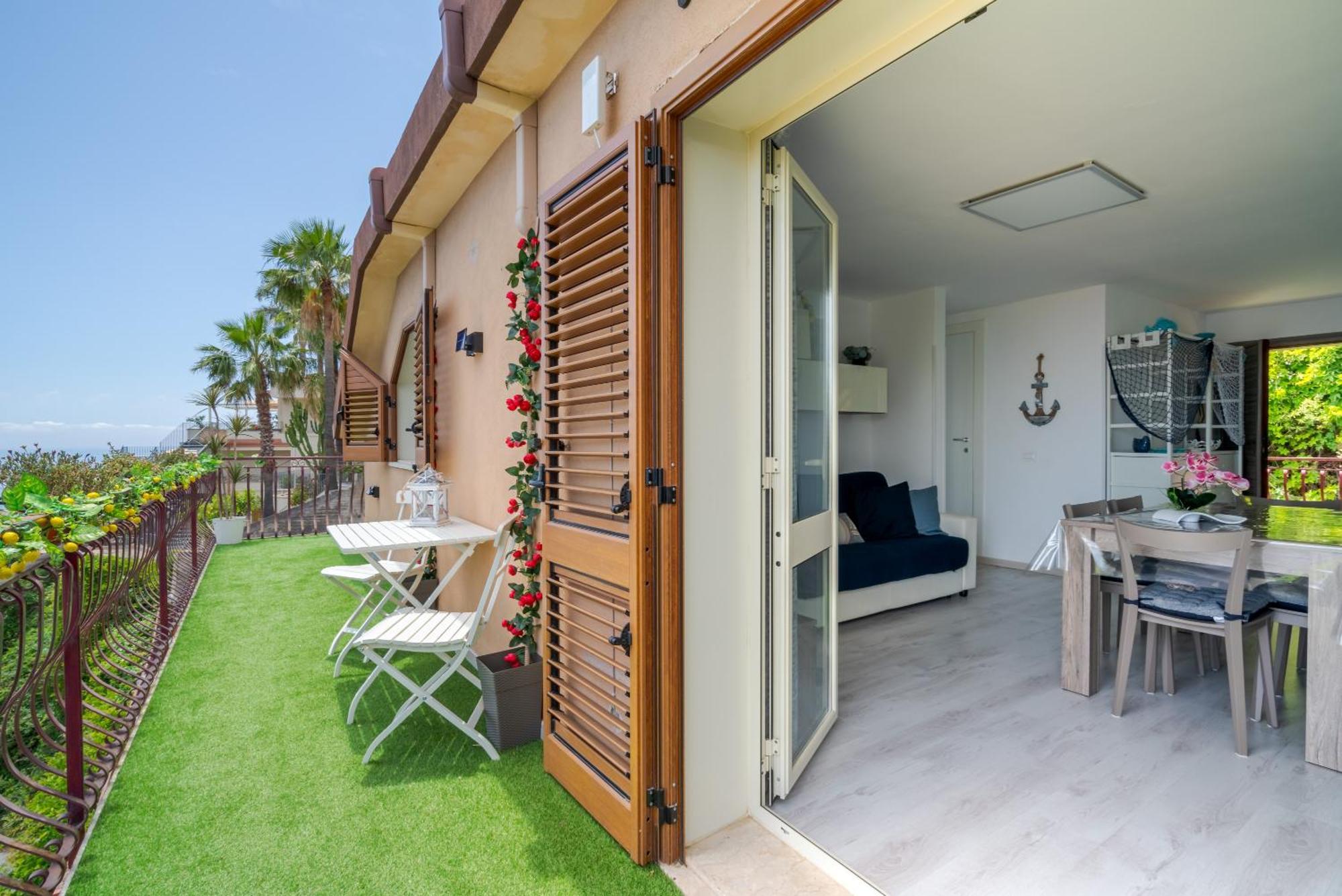 Ferienwohnung La Goccia Sul Mare Letojanni Exterior foto